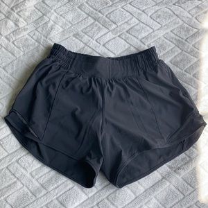 BRAND NEW 4 inch Lululemon Hotty Hot Shorts